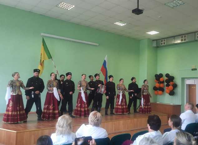 Ансамбль «Казачья застава» выступил в госпитале для ветеранов